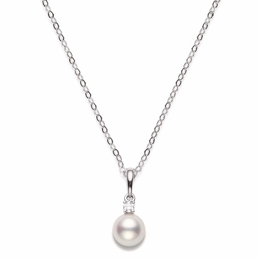 Necklace in 18k White Gold with Pearl 7.0x7.5mm(1) AA and Diamonds. Necklace in 18k White Gold with Pearl 7.0x7.5mm(1) AA and Diamonds.